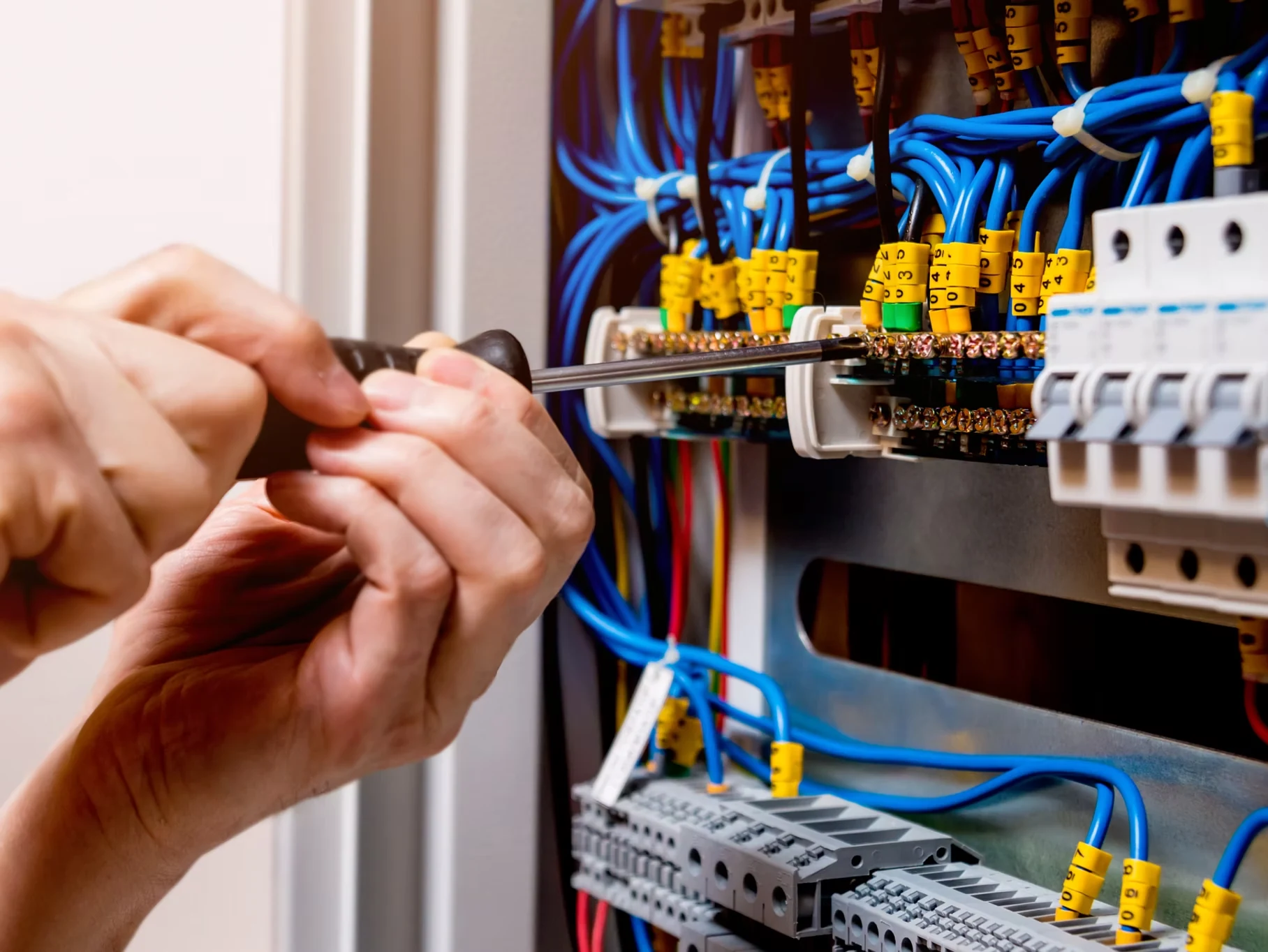 Contratar um engenheiro eletricista